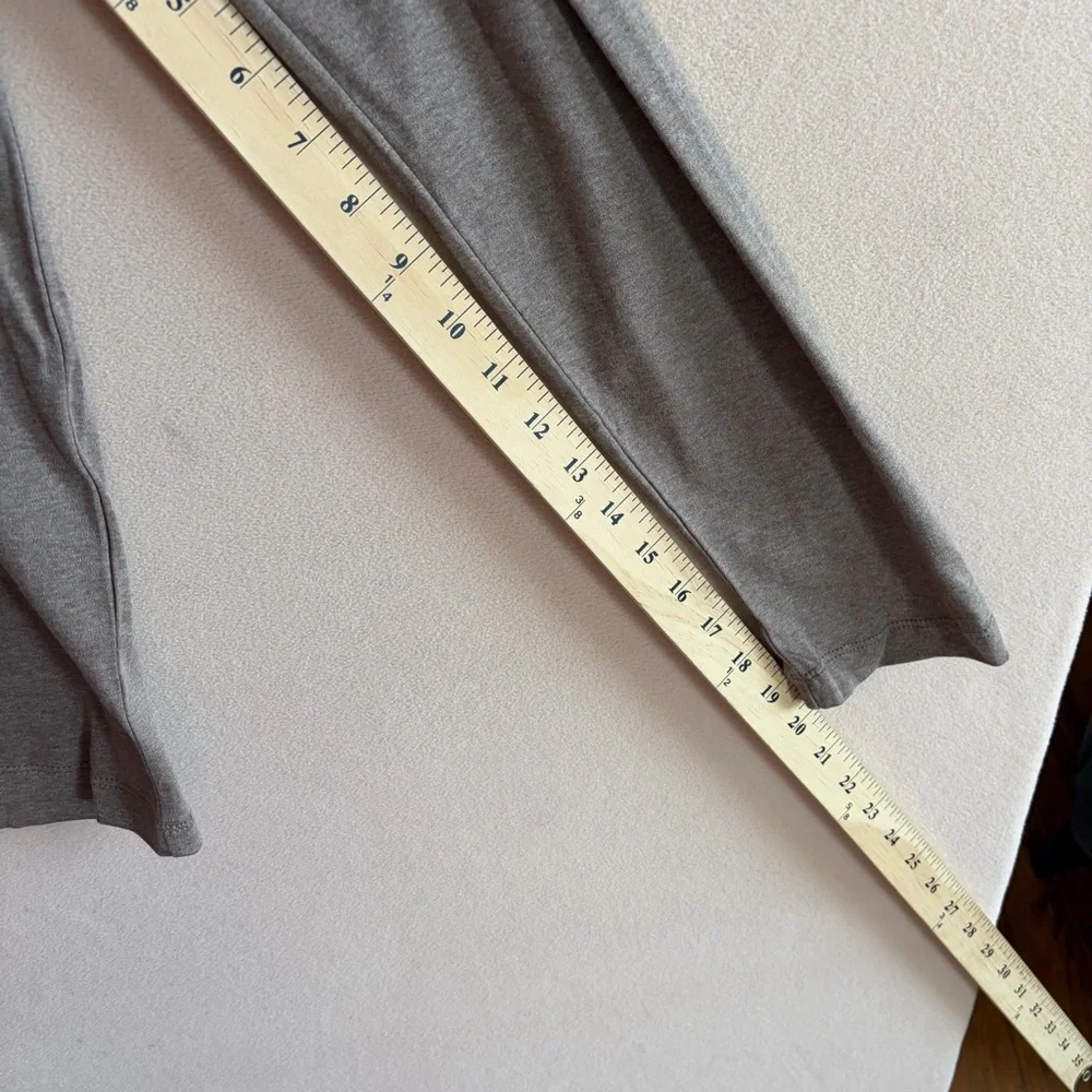 Banana Republic NWT Luxe‎ Touch Performance Long Sleeve Tee Taupe Small Cotton